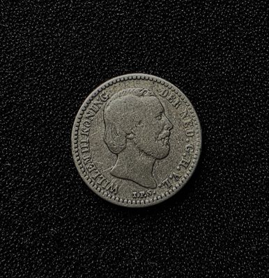 הולנד מטבע מכסף בעריך 10 סנט המלך וילהם השלישי משנת 1882 במצב מעולה משקל 1.35 גרם