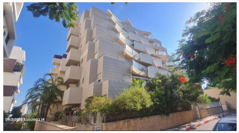 , דירה, 3 חדרים 88 מ"ר, רמת השרון, שדרות ביאליק 39 ב', גוש 6416, חלקה חלק מחלקה 461. בדירה בת 3 חדרים וכן ממ"ד, 
בשטח (ארנונה) של כ- 88 מ"ר, 
המצויה בקומה הרביעית 
חניה תת-קרקעית.