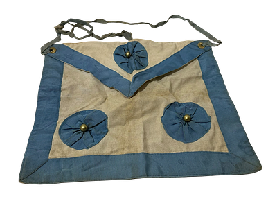 סינר של אח בדרגה השלישית במסדר הבונים החופשיים.