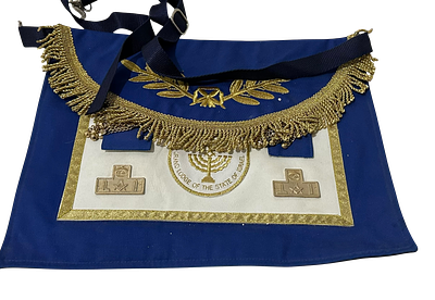 סינר של נושא משרה בכיר בלשכה הגדולה של מסדר הבונים החופשיים בישראל.