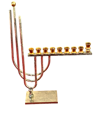 חנוכייה מודרנית בעיצוב מינימליסטי
חנוכייה אלגנטית ממתכת בציפוי כסף וזהב, בעיצוב קווים נקיים 