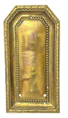 לוח קיר מברונזה חרותה
לוח קיר מעוצב מברונזה רקועה ומובלטת, בעיטור חרוזים ומסגרת מעוצבת. עבודה 