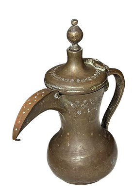 קומקום מזרחי עתיק מנחושת
קומקום מזרחי ישן מנחושת מחושלת, עם מכסה על ציר וזרבובית ארוכה בעיטור 