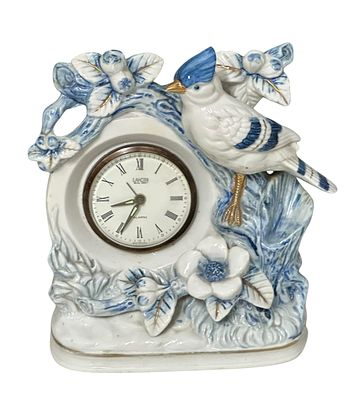 שעון דקורטיבי מקרמיקה – 17x14x7 ס”מ
שעון קרמי מעוטר בצבעי כחול ולבן, עם מנגנון מכני (ללא 