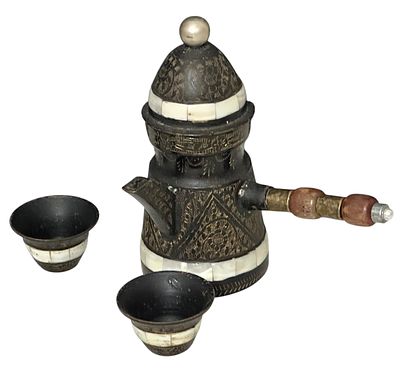 סט קפה מזרחי עתיק – קומקום 14x15 ס”מ / כוסות 3x4.5 ס”מ
סט קפה מזרחי בעבודת יד, כולל קומקום 