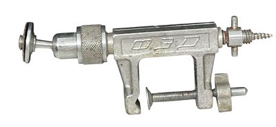 כלי מתכת עתיק CEM – ‎15 &times; 5 &times; 2 ס”מ
כלי עבודה מתכת של חברת CEM, כנראה מכשיר לפירוק שרשרת או 