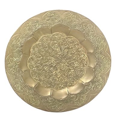 צלחת דקורטיבית מבראס – ‎קוטר 16 ס”מ
צלחת בראס בעבודת ריפוסה, עם עיטורים פרחוניים ומוטיבים 