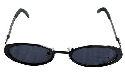 משקפי שמש Kenzo בעיצוב וינטג’ מינימליסטי עם עדשות אובליות כהות. מסגרת דקה בצבע שחור, סגנון רטרו 