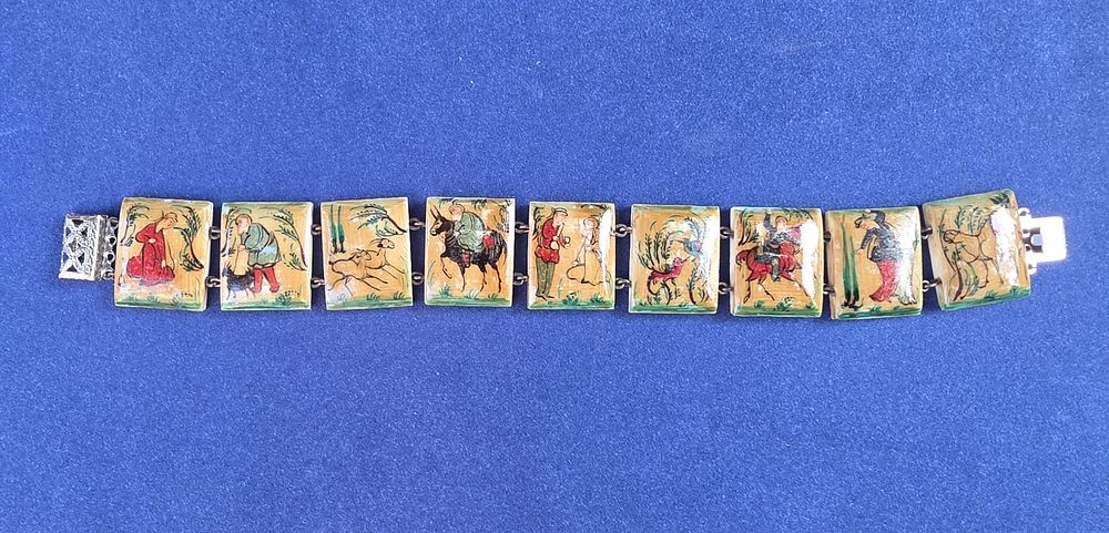 צמיד וינטג' פרסי עשוי חוליות מצדף או עצם המעוטרות בציורי יד מיניאטוריים של אומן פרסי מצוייר 