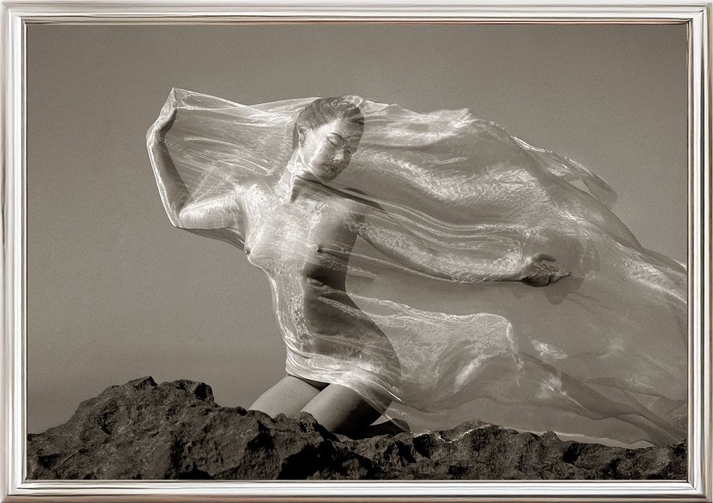 Trevor E R Yerbury, “Trusting the wind”, 1986, Stampa C, 
cm 32 x 45. The included frame may 