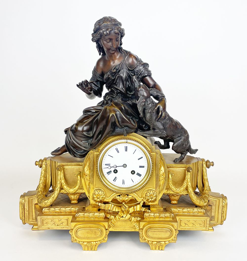 Table clock, 19th century, 
Gilted bronze, 
50 x 50 x 18 cm. Good working conditions, pendulum 