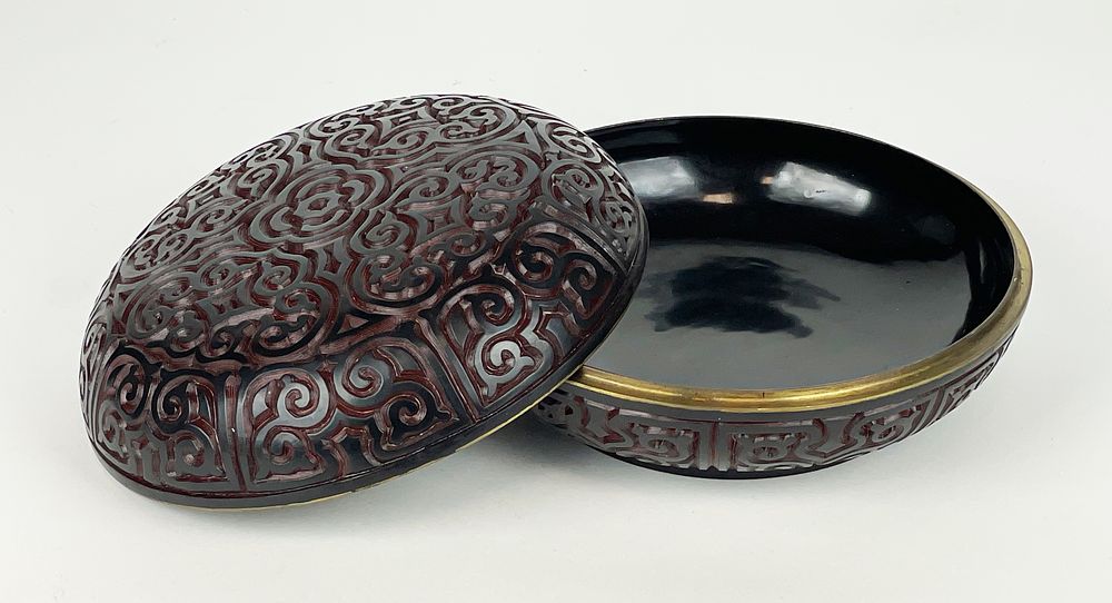 Chinese lacquer bowl, 20th century
Black relief decorations
Presumably belonging to the Qing 