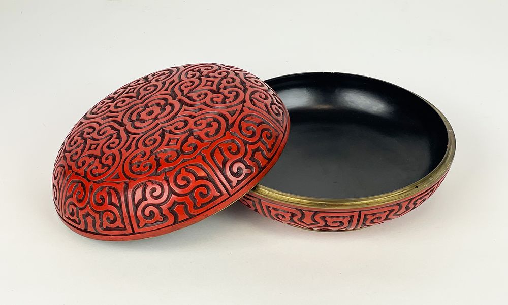 Chinese lacquer bowl, 20th century, 
Red relief decorations, 
Presumably belonging to the Qing 