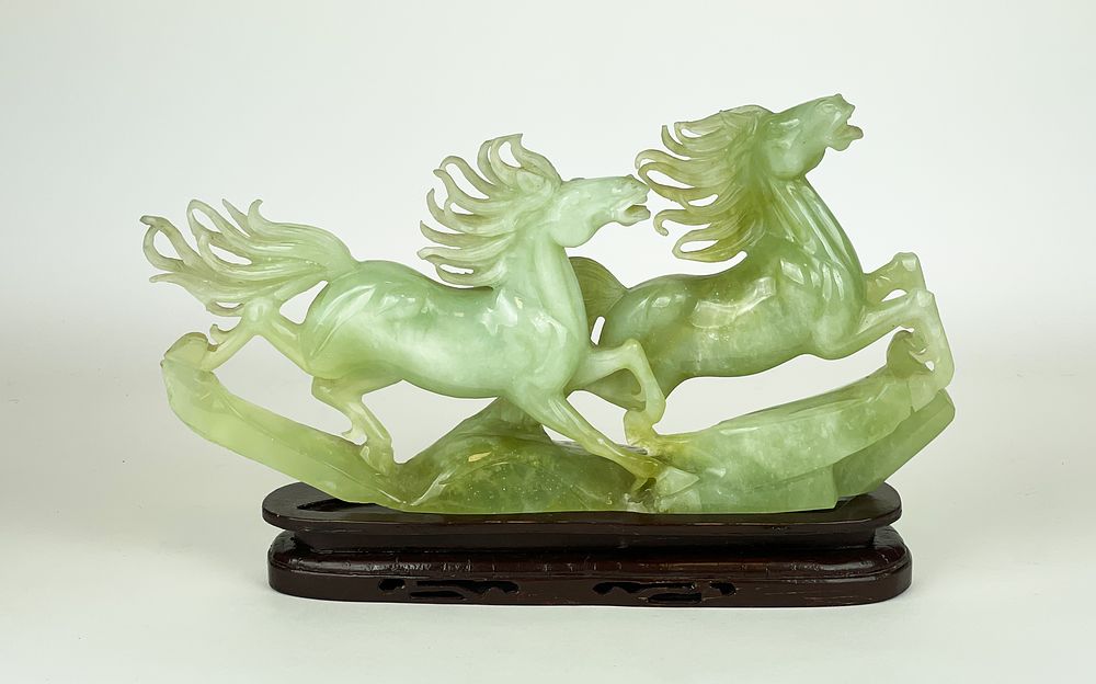 China, Ancient green jade sculpture representing horses, 20th century, 
37 x 23 x 8.5 cm. Good 