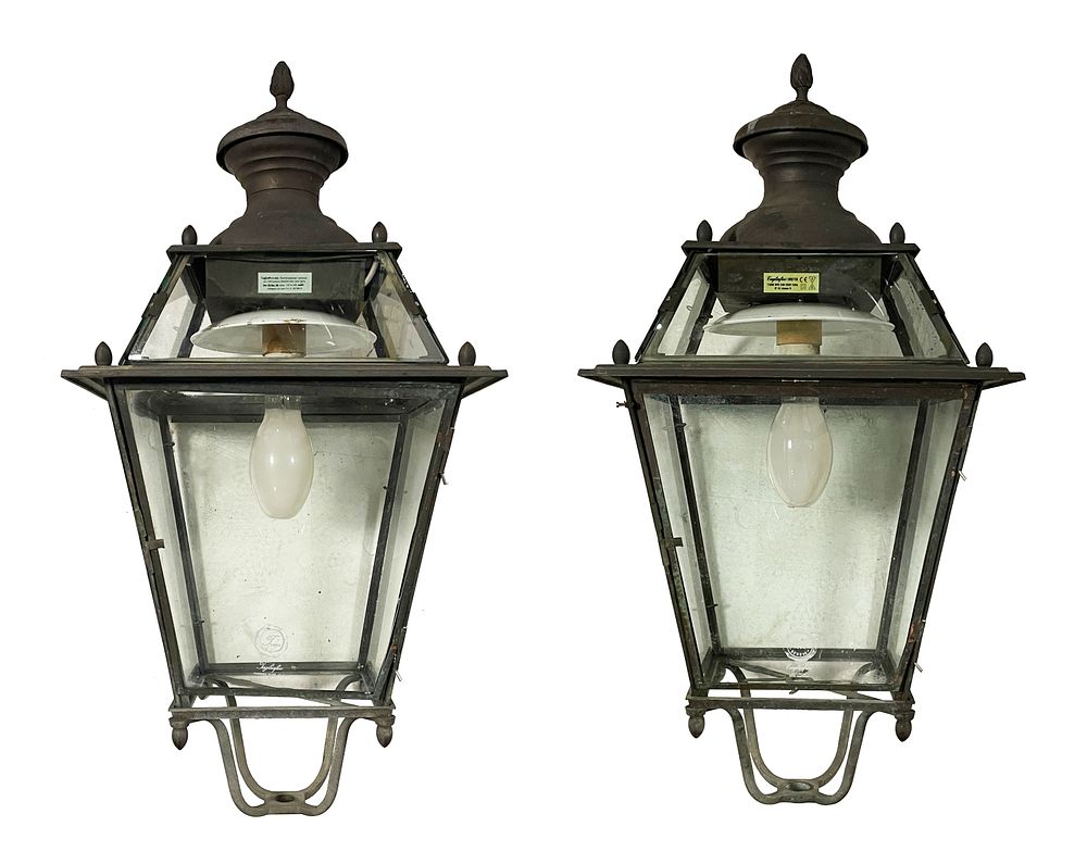 Pair of two street lamps, metal and glass structure, 20th century
Unique pair of street lamps 