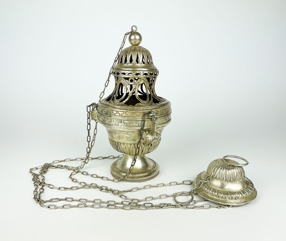 Religious object: Thurible, 19th century, 
Beautiful antique thurible in solid silver 