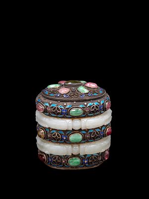 A JADE SILVER AND HARDSTONE BOX. h cm 9Decorated with enamel and semi-precious stones and two 