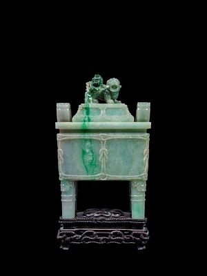 A RARE MOTTLED APPLE GREEN JADEITE CENSER AND COVER, FANGDING. h censer cm 19,6It rests on four 