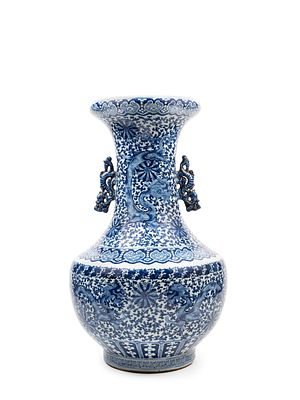 A LARGE BLUE AND WHITE BALUSTER-SHAPED PORCELAIN VASE. h cm 66,5With raised foot, globular body 