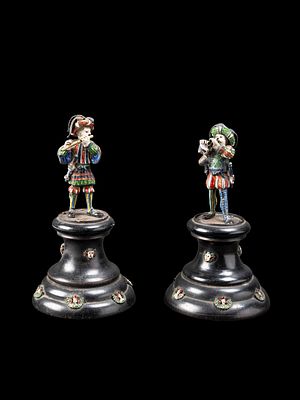 PAIR OF SILVER ENAMELLED MUSICIANS, Vienna, 19th century. h tot. cm 11,7.On a circular ebonised 