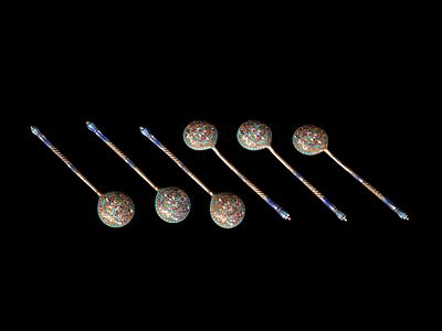 SIX SMALL SILVER SPOONS WITH GUILLOCH&Eacute; ENAMELLING, Russia, late 19th century. l cm 13,5.Total 