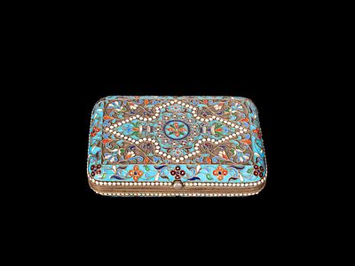 SILVER AND ENAMEL CIGARETTE CASE, Russia, late 19th century. l cm 9,5 x p cm 6,5.Decorated with 