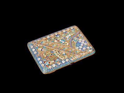 ENAMELLED SILVER CIGAR CASE, Russia, 20th century. l cm 11,5 x p cm 8,5.Decorated with floral 