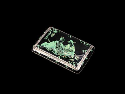 TABACCHIERA IN ARGENTO E SMALTO, 1927. l cm 8 x p cm 5.Decorata in verde con figure in 
