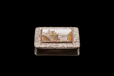 A SILVER SNUFF BOX WITH MICROMOSAIC, England, London, 1819. l cm 6,7 x p cm 4,8.Silversmith 