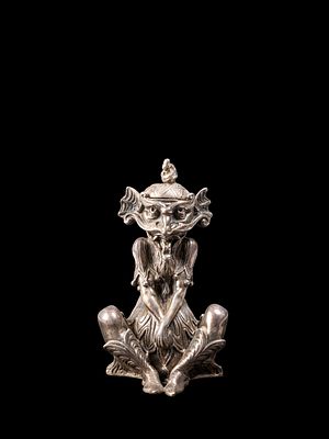 SILVER SAUCER, England, 19th century. h cm 9,8.Finely modelled and chiselled in the shape of a 