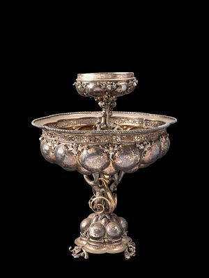 LARGE SILVER CENTREPIECE, Hanau, late 19th century. h cm 33.Shaped in two descending tiers, the 