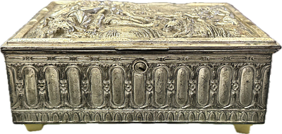 קופסת תכשיטים עשויה ברונזה מצופה כסף מעוטרת בעיטורי עבודת יד תוצרת אנגליה מידות 8x20x15.5