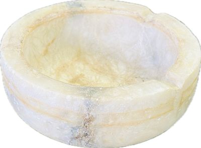 מאפרה מאבן ככל הנראה עברה תיקון הדבקה