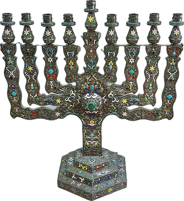 חנוכייה טורקמנית ענקית משובצת אבני חן רבים ומעוטרת בחלקי פילי גרם ועבודת אימייל