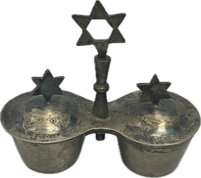 פריט יודאיקה מלחייה לשולחן שבת עם מגני דוד ככל הנראה עירקי. עתיק שימו לב רק החלק העליון מכסף 