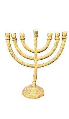 מנורת שבעת קנים מוזהבת עתיקה. מנורת שבעת קנים ייחודית עשויה פליז מוזהב, בעלת עיטורים גאומטריים 