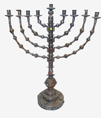 חנוכייה טורקמנית עתיקה עם נגיעות אבני חן על בסיס בסגנון וינטג'