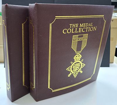 Медали Великобритании в конвертах. Два альбома.