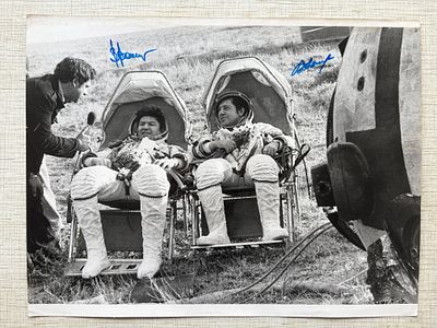 Союз-32 Автографы космонавтов на фото
Командир — Ляхов Владимир Афанасьевич
Бортинженер — Рюмин 