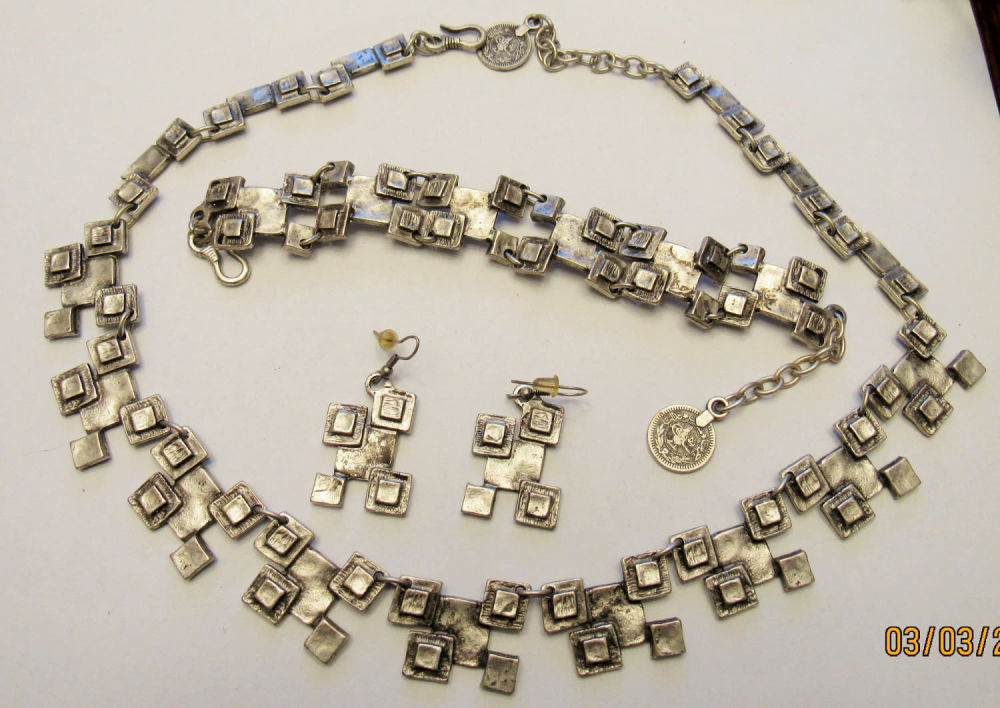Lot 194: MCM BRUTALIST SILVERTONE NECKLACE, BRACELET, EARRINGS NECKLACE OVERALL LENGTH 18" BRACELET OVERALL LENGTH 8"