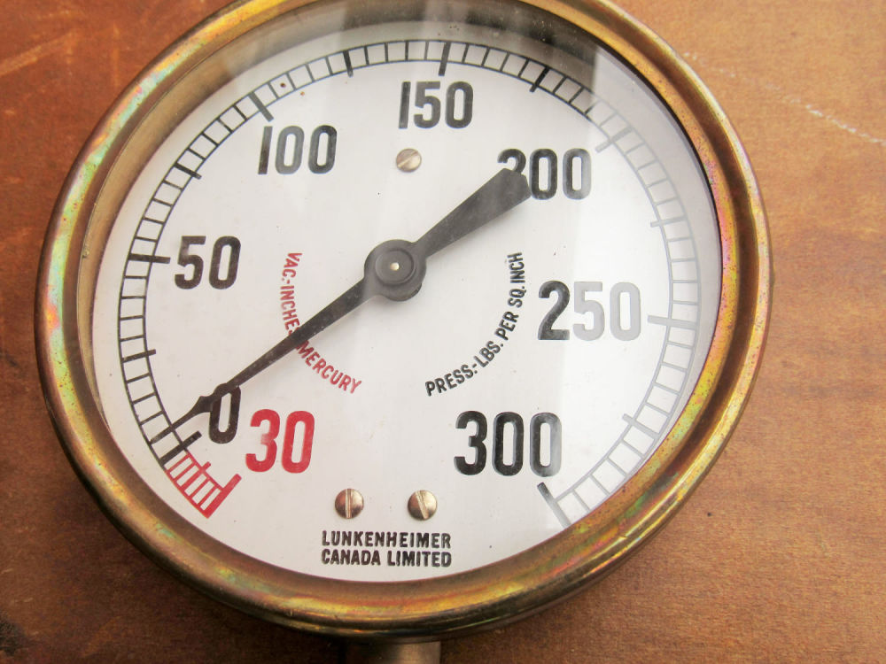 Lot 146: VINTAGE BRASS PRESSURE GAUGE LUNKENHEIMER CANADA LTD. FOR DISPLAY ONLY.