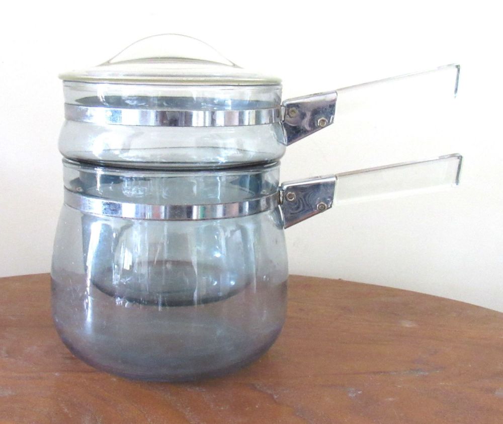 Lot 84: Vintage MCM Pyrex Flameware Glass Double Boiler w/ Lid (Complete) Saucepan 1.5QT. LIGHT BLUE TINGE.
Excellent Condition