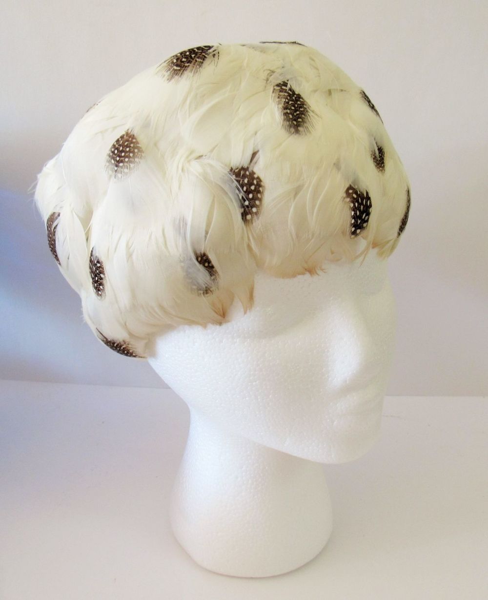 Lot 184: C.1940S FEATHER HAT/FASCINATOR MADE IN USA. GET READY FOR THOSE HOLIDAY PARTIES!!