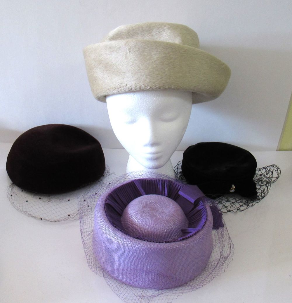 Lot 185: GROUPING OF 4 HI-FASHION 1040S HATS/FASCINATORS. ALL FOR ONE BID.ASSTD. ARE SIGNED AS PICTURED.