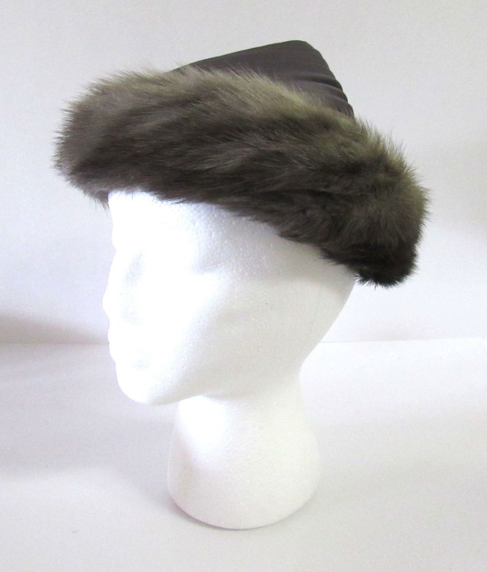 Lot 186: WOW!! CHECK OUT THE STYLE OF THIS STATEMENT HAT. C.1940S WITH FUR BRIM AND SATIN TOP. MADE IN CANADA. LADY BEATRICE. MINT UNUSED CONDITION.