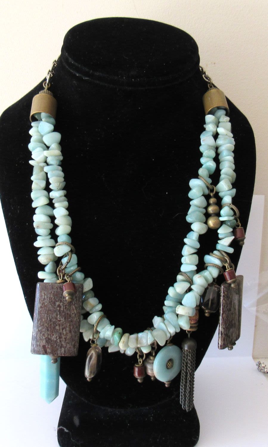 Lot 182: SIGNED JAN MICHAELS CALIFORNIA ARTISAN NECKLACE. OVERALL LENGTH. 20 INCHES.