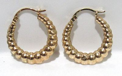 PAIR GRADUATED BEAD 14KT GOLD HOOP EARRINGS 1 gram.
