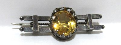 ANTIQUE STERLING SILVER BROOCH WITH CITRINE.
