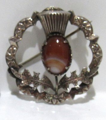 STERLING SILVER SCOTTISH THISTLE BROOCH WITH AGATE CABOCHON.