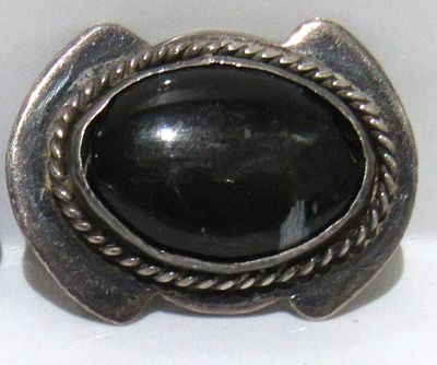 SIGNED EDWARDIAN STERLING SILVER AGATE BROOCH.